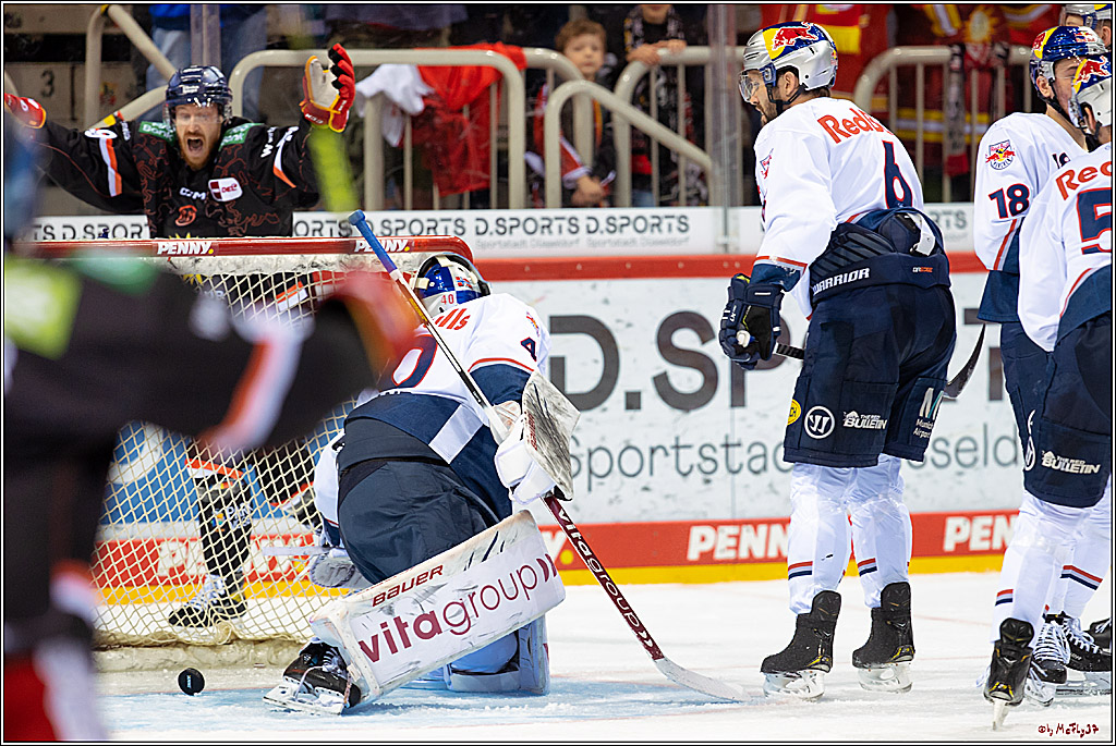 PENNY DEL Viertelfinale 4. Spiel; Duesseldorfer EG - Red Bull Muenchen; Duesseldorf, 16.04.2022
